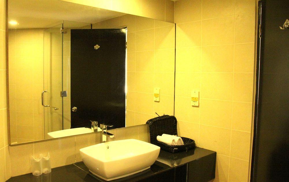 Oyo 89693 Perkasa Hotel Keningau Near Hospital Keningau Экстерьер фото