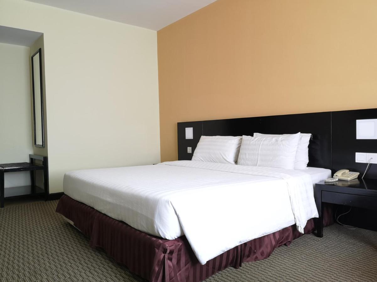 Oyo 89693 Perkasa Hotel Keningau Near Hospital Keningau Экстерьер фото